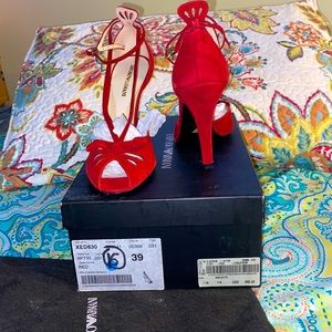 Suede rich red Emporium Armani. Peep toe.